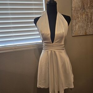 Sleeveless White Halter V-Neck A-Line Wedding Dress